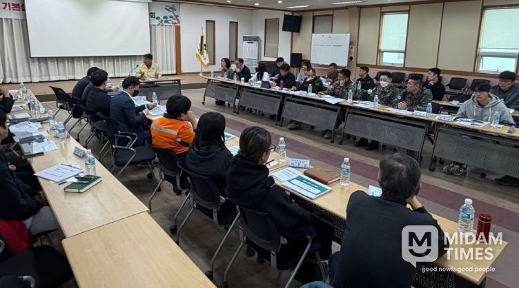 포항시는 25일 포항시 산림조합 대강당에서 유관기관 관계자 50여 명이 참석한 가운데 ‘2025년 포항시 소나무재선충병 지역방제협의회’를 개최했다.