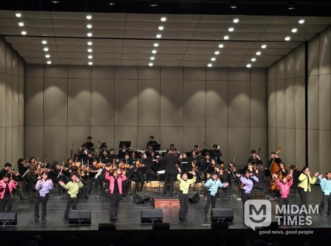영덕군민오케스트라 제2회 정기연주회 성료, 흥과 열정 넘친 가을 밤의 하모니