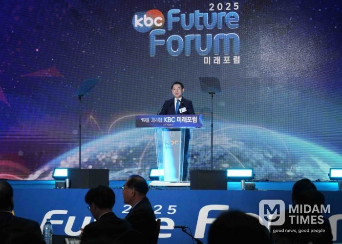 김영록 전라남도지사가 26일 여수 소노캄호텔에서 열린 ‘제4회 KBC미래포럼’ 행사에서 인사말을 하고 있다.