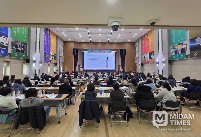 경주시는 26~27일 시청 알천홀에서 2025 농림어업총조사 추진을 위한 조사요원 실무교육을 진행했다