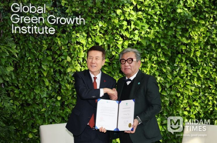 포항시는 지난 2일 서울에 있는 GGGI 본부에서 ‘GGGI NFG 가입증서 전달식’을 갖고 GGGI가 신설한 뉴 프론티어 그룹(New Frontier Group, NFG)의 첫 공식 회원 도시로 가입했다.