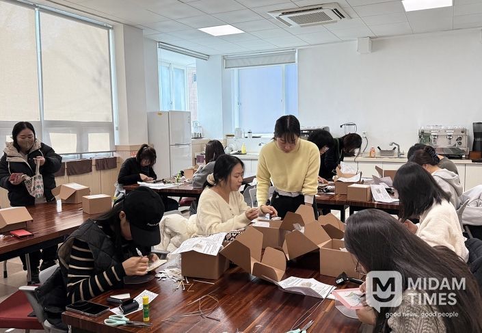 제11회 원데이클래스 ‘글라스아트 벽등 만들기’ 강좌 진행모습