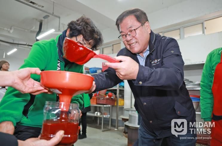 산청군새마을부녀회, 사랑의 노인 섬기기 행사