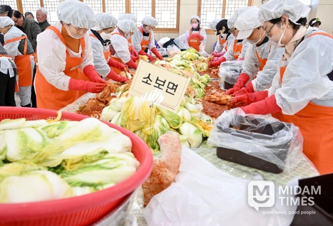 군위군,‘따뜻한 손길 행복한 밥상’김장나눔 성황리 개최