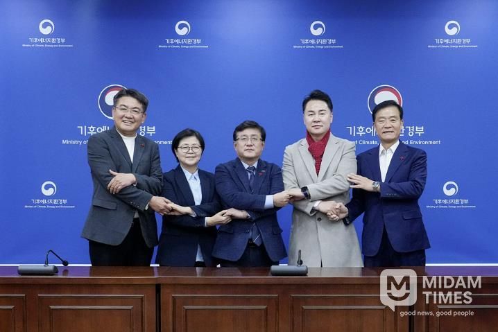 오언석 도봉구청장은 지난 12월 9일 기후에너지환경부 한강홍수통제소에서 열린 ‘기후부-동북4구 간담회’에 참석해 도봉구 주요 현안에 대한 기후부의 적극적인 협조를 요청했다. 사진은 참석자 단체 사진