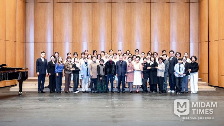 함안군 여성합창단 단체사진