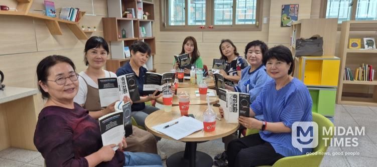 청송도서관, 늘푸른독서회 문집 출판 기념회 개최