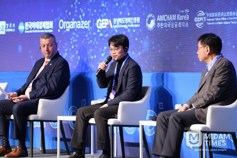 소타텍코리아 제임스 레 대표가 포스트 APEC 글로벌비전서밋 AI 패널 토론에 참여