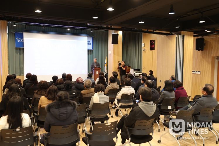 지난 13일 광명6동 행정복지센터 대회의실에서 주민선택 동장임용제 후보자 공약발표회가 진행되고 있다.