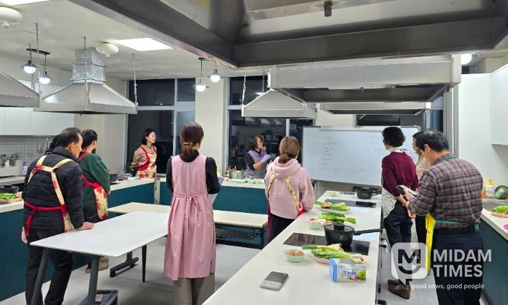 영덕군가족센터 “특별수업 세계언어로 만나는 쿠킹클래스” 운영