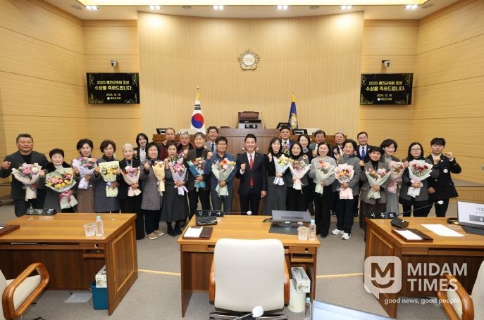 예천군의회, 2025년도 의정발전 유공자 시상식 개최