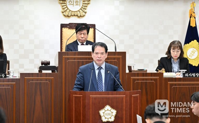 제290회 정례회 제3차 본회의에서 김성군 의원 5분 자유발언 모습