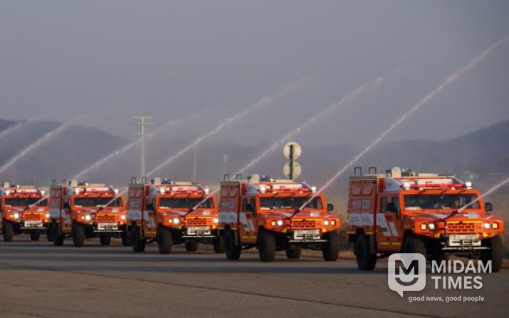 국산 군용차를 기반으로 제작한 다목적산불진화차량 시연