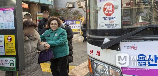 박희영 용산구청장, 버스 파업에 무료 셔틀버스 운행 현장 점검