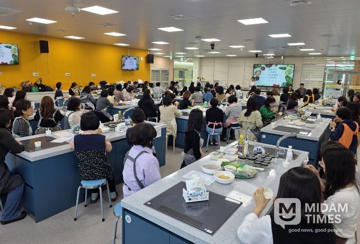 학교급식관계자 면역UP, 건강한 장만들기(강된장, 견과류쌈장)연수 실습 사진