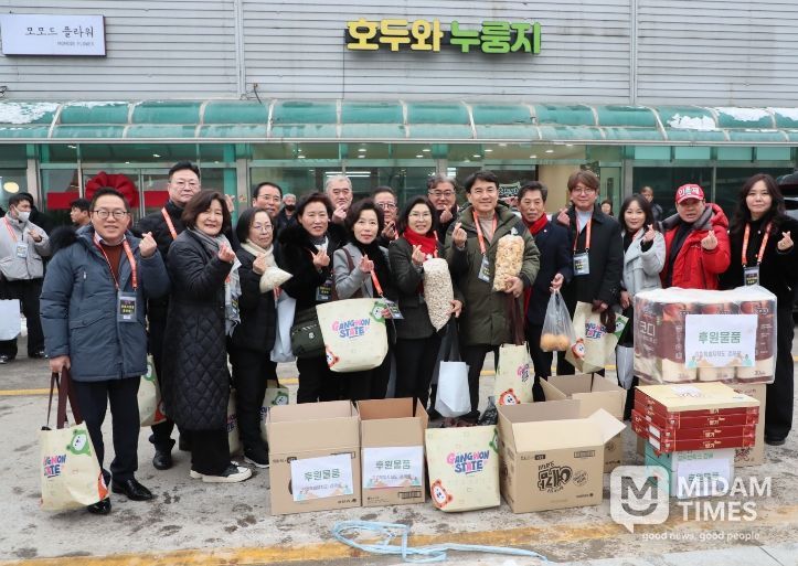김진태 지사, 설맞이 전통시장 장보기