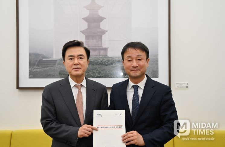 김태흠 충남도지사와 한병도 더불어민주당 원내대표