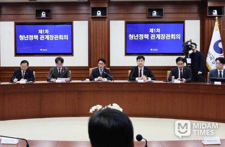 김민석 국무총리가 6일 세종대로 정부서울청사에서 열린 청년정책 관계장관회의를 주재하고 있다.