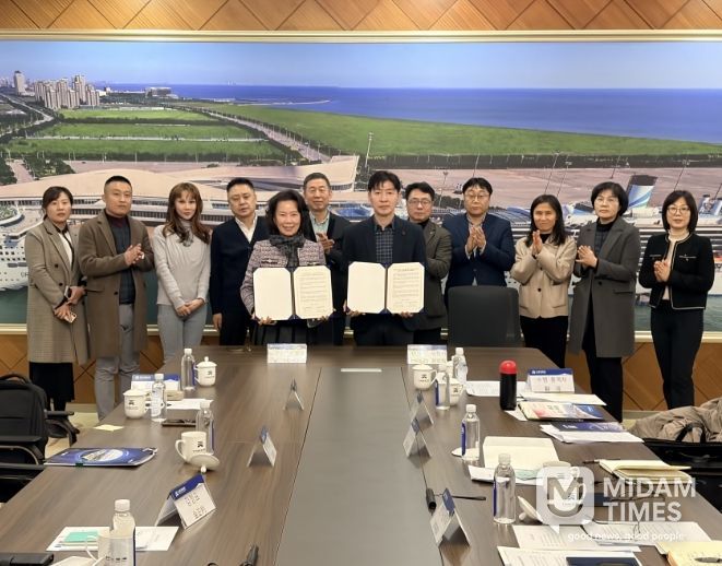포항시는 지난 9일 중국 톈진국제크루즈모항 회의실에서 톈진크루즈요트협회와 크루즈 관광산업 활성화 및 영일만항 크루즈 기항을 위한 업무협약을 체결했다.
