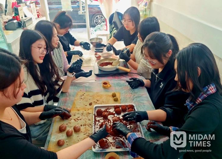 겨울방학 맞아 ‘두바이 쫀득쿠키 만들기’ 진로체험