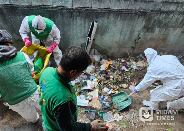 대구 서구, 쓰레기 더미 속 희망찾기...저장 강박 의심 독거 어르신 가구 주거 환경개선 지원
