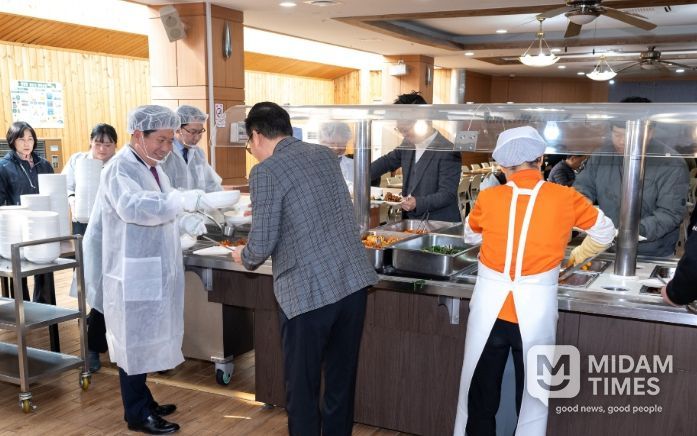 김창규 제천시장 , 떡만둣국 배식봉사