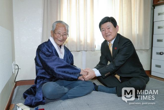 김광수 교육감, 강태선 애국지사 예방