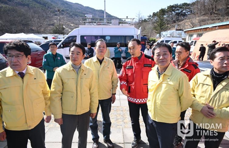 경상남도의회 확대의장단, 함양군 산불현장 위문품 전달