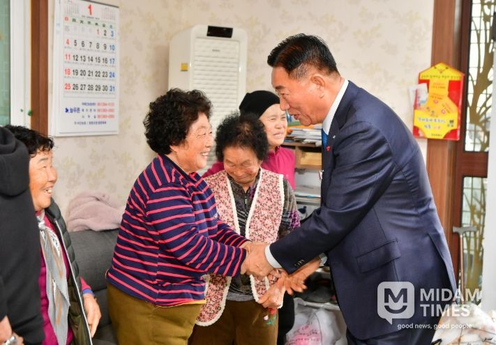 김한종 군수 “민원 행복 지수 높여갈 것”