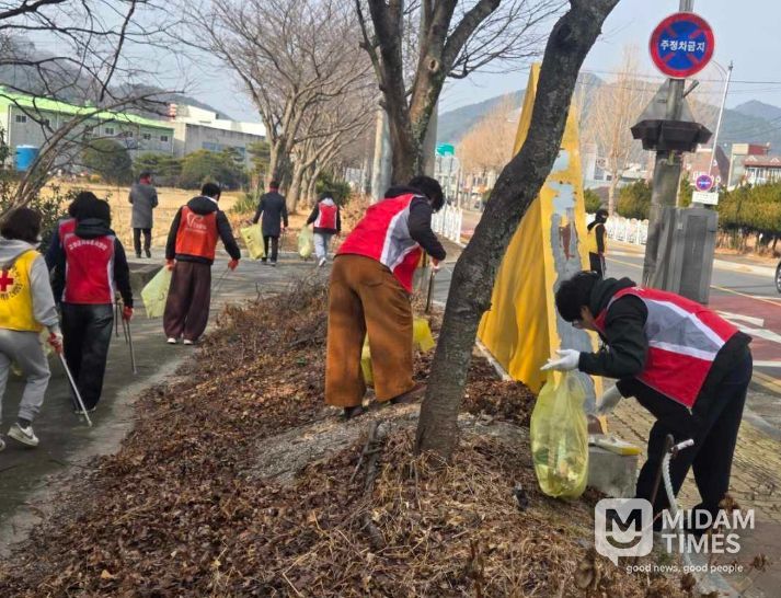 고성군 회화면 자원봉사캠프, ‘우리 동네 한바퀴 줍깅’으