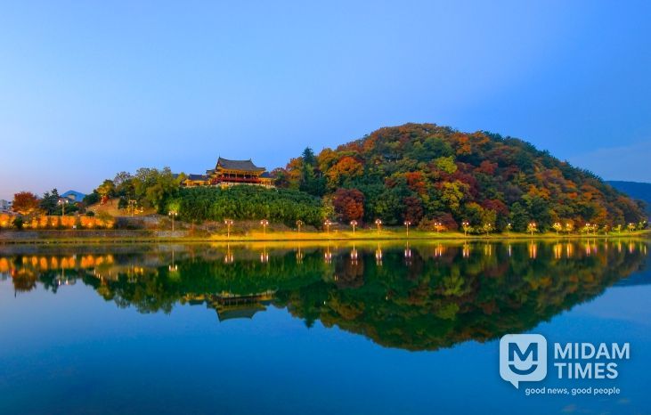 영남루와 밀양강 전경