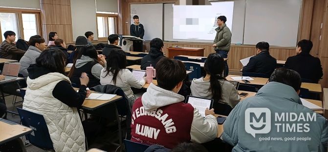 경상국립대학교 화학교육과는 2월 19일 재학생과 졸업생을 대상으로 ‘2026학년도 임용 합격자와 함께하는 선후배 간담회’를 개최했다.
