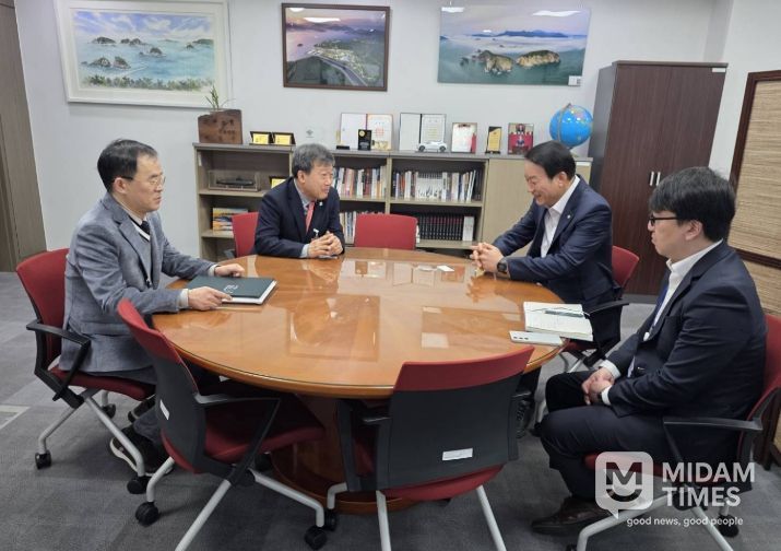 울릉군 도의원 단독선거구 유지 촉구 건의문 전달