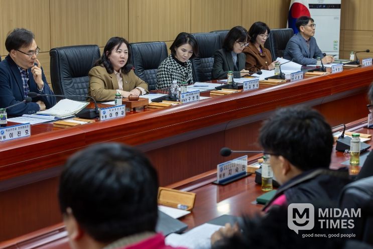 구연희 교육감 권한대행이 26일 세종시교육청 산업안전보건위원회에서 인사말을 하고 있다.