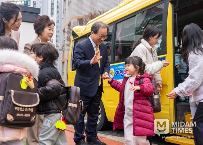 동래구 소재 유치원 아침 등교 맞이 모습(김석준 교육감)