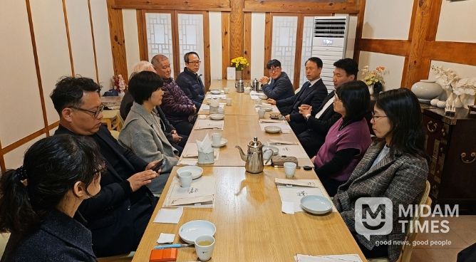 포항시는 3일 장애인복지시설 운영과 관련한 주요 현안을 공유하고 정책 개선 방향을 논의하기 위해 포항시장애인복지시설연합회와 간담회를 개최했다.