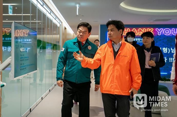 봄맞이 안전순찰 서울디지털 동행 플라자 방문한 이필형 동대문구청장