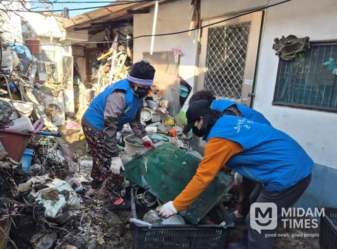 군산시, 저장강박 위기가구 주거환경 개선 나서