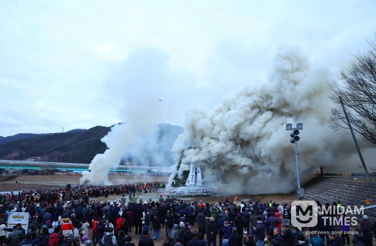 전국 최대 달집태우기, 2026 청도정월대보름행사‘성공 점화’
