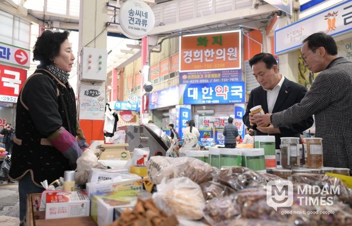 논산시 취암동 번영회&체육회 함께한 ‘3월 전통시장 장보기’