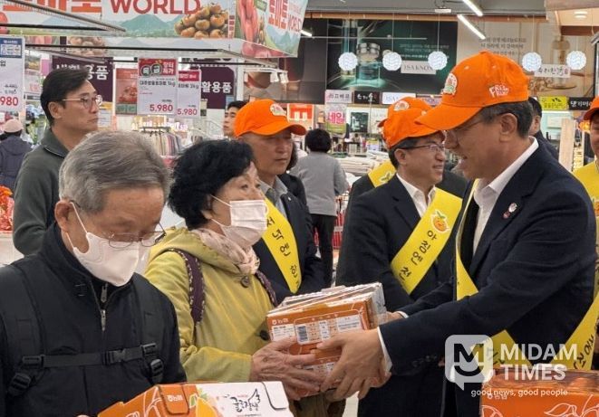 ‘제주 행복 만감 페스타’ 만감류 판촉 활동하는 오순문 시장