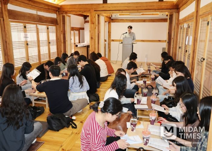 대구 중구, 2026년 혁신사업 발굴 본격 추진…직원 아이디어로 행정 혁신(지난해 우현하늘마당에서 열린 혁신사업발굴단 전체회의 사진)