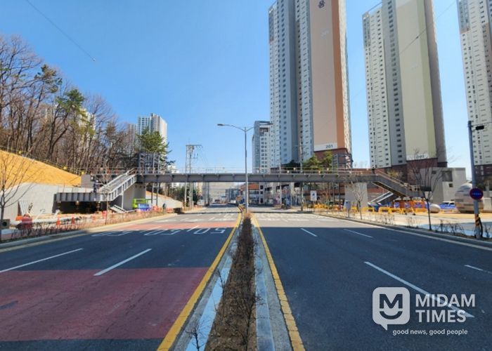 진주시, 가좌동 일대 ‘교통환경 개선’ 본격 추진- 은하수초고 앞 보도육교 사진