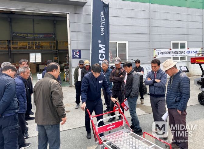 함양군농업기술센터는 3월 25일 중부권 농기계 임대사업소 교육장에서 ‘농작업 환경개선 편이장비 지원사업’ 설명회 및 시연회를 개최했다.