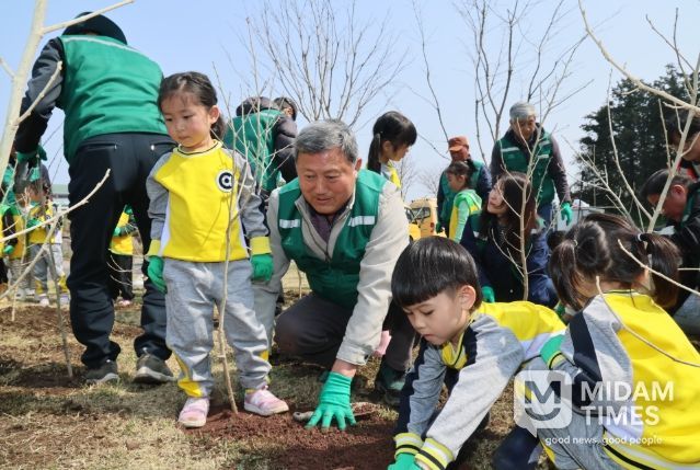어린이‘꿈트리 나무심기’