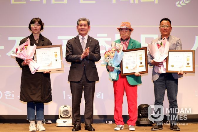 한국곰두리봉사회 봉사자들 격려