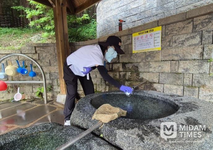 통영시 약수터 미생물 시료 채취