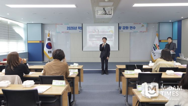 천창수 교육감이 27일 본청 다산홀에서 열린 '학업 중단 예방 활성화 연수'에 참석해 인사말을 하고있다.