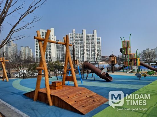 고령군, 다산면에 새롭게 조성한 ‘좌학공원 어린이놀이터 개장’