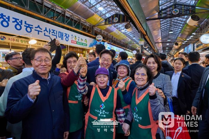 제주 동문시장 방문(청와대)